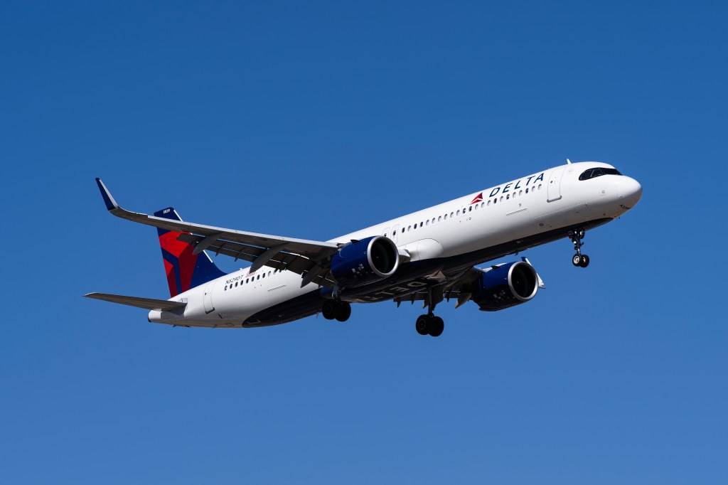 Delta Airlines Airbus A321Neo landing at Sky Harbor International Airport, Phoenix AZ